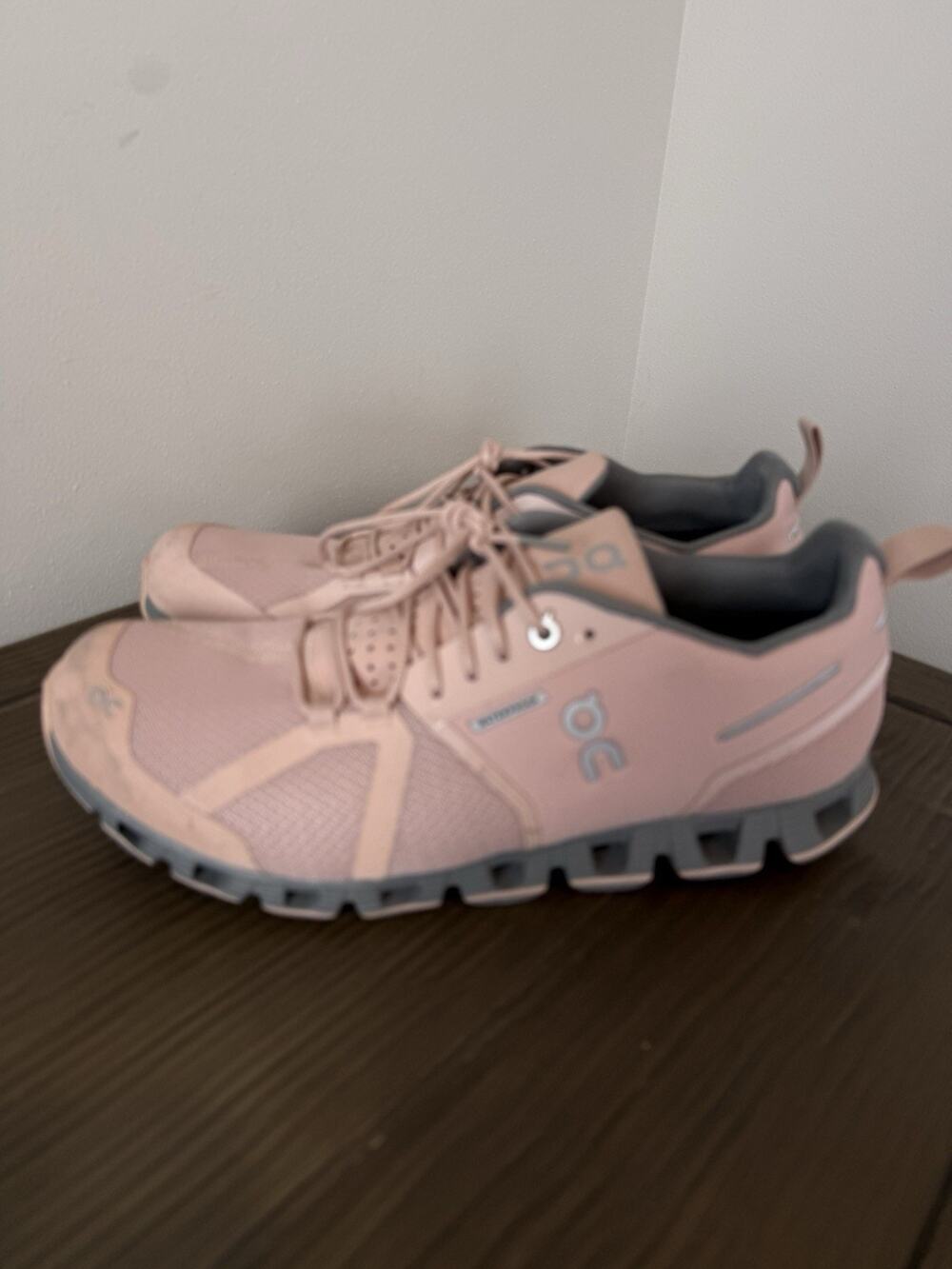 On Cloud Waterproof Rose Lunar Women’s Size 10 Running Athletic Shoes